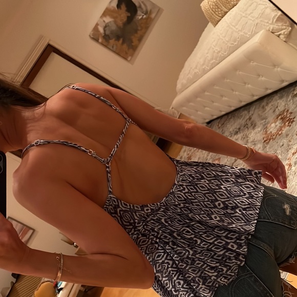 Cute top - Picture 2 of 2